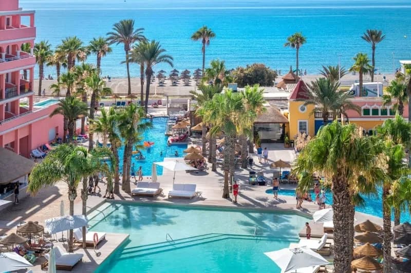 Alojamiento en el Hotel Mediterráneo Bay Resort 4* en Roquetas de Mar, Almería