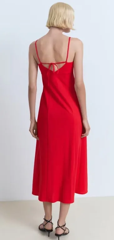 Vestido midi con detalle de lazo en la espalda