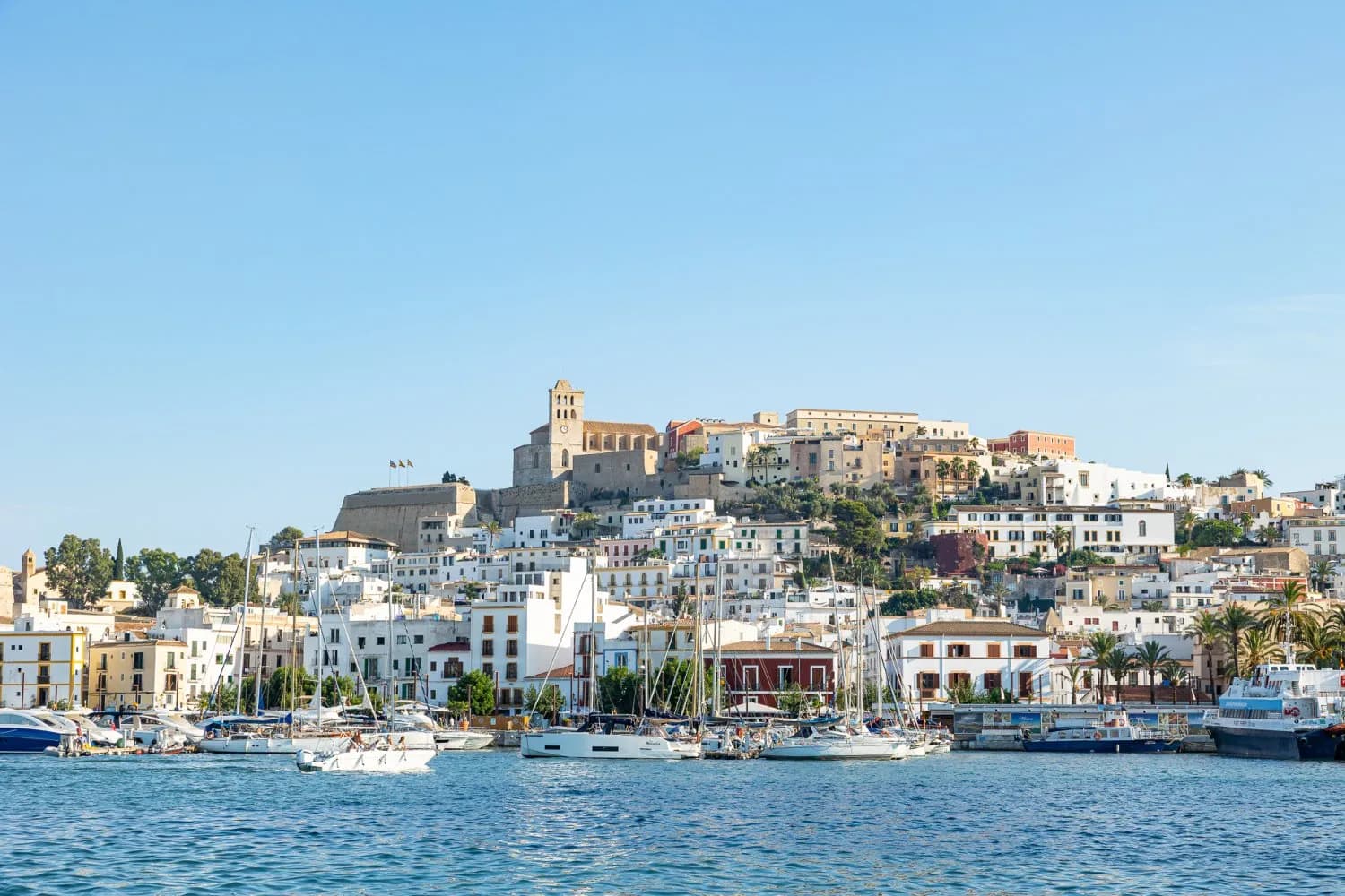 IBIZA: Estancia de 3 noches con ferry y coche incluido