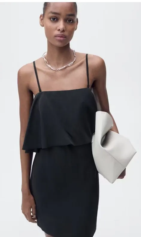Vestido corto de lyocell con volante y tirantes finos
