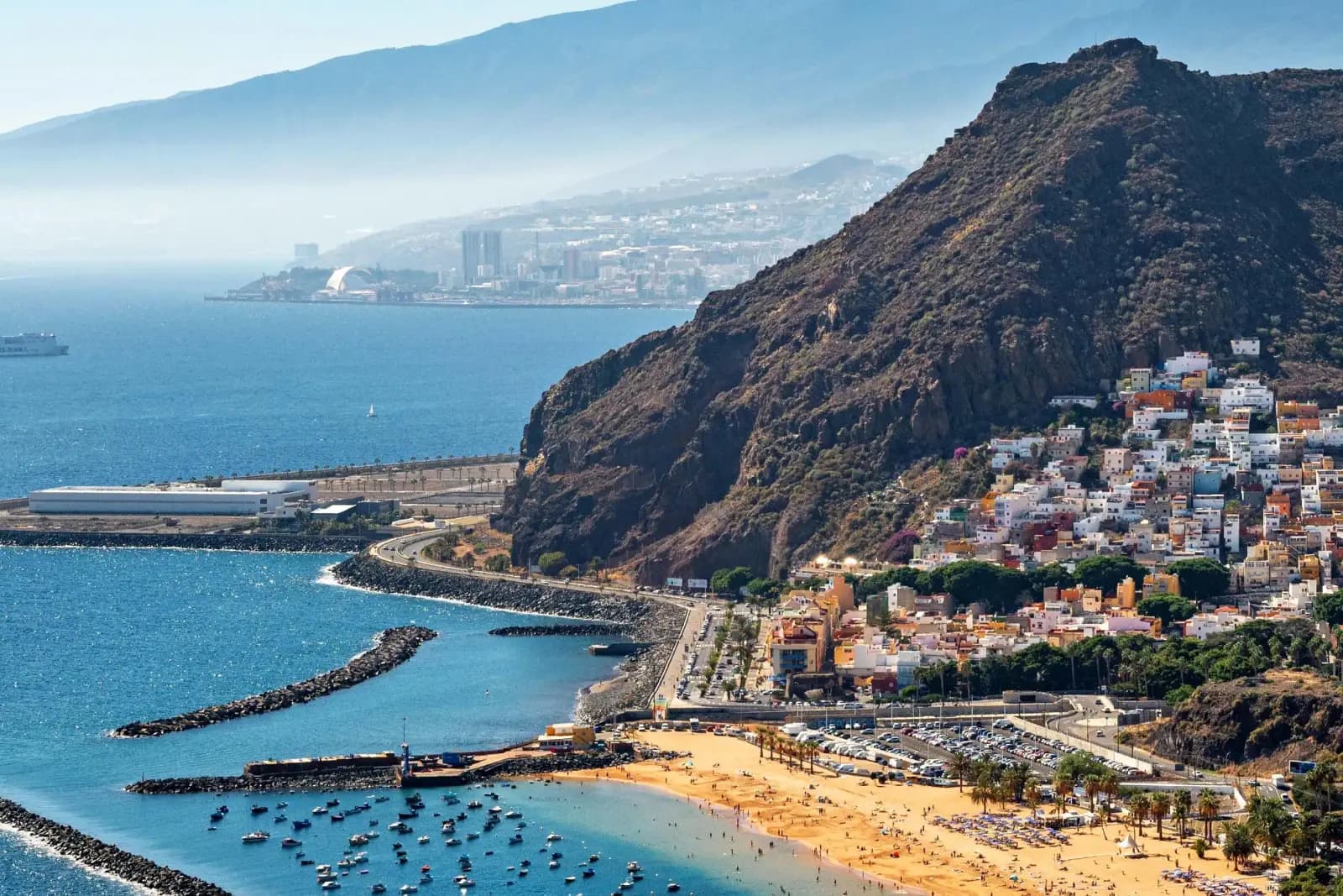Tenerife: Vuelos + Media Pensión en Hotel 3* desde 4 noches, 50% dto. niños (junio-septiembre)